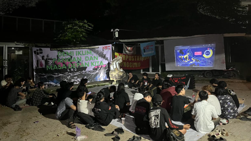 Penayangan film dokumenter Mencemari Janji Bersih. (Foto: Dokumentasi Perpustakaan Punggung)