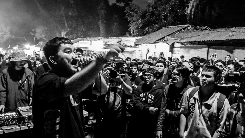 Penampilan Rand Slam. (Foto: Muhammad Akmal Firmansyah/BandungBergerak)