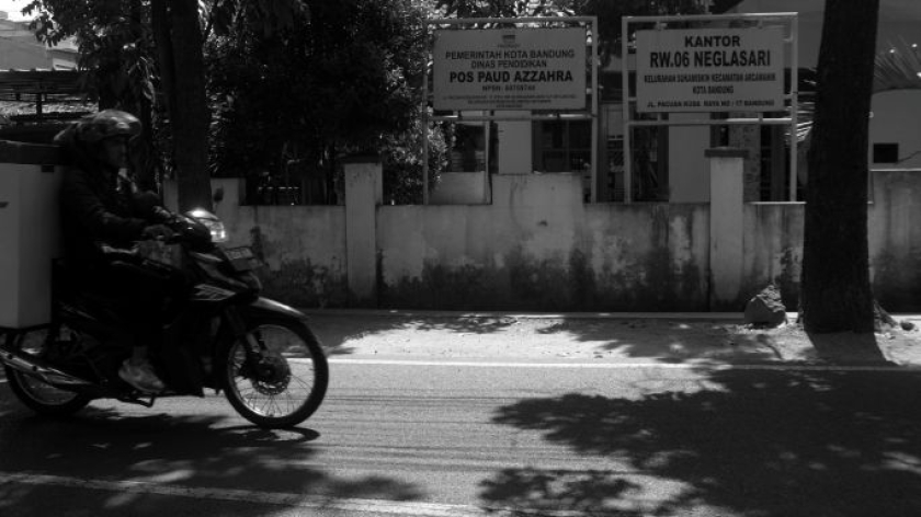 PAUD Azzahra di Kelurahan Sukamiskin, Kecamatan Arcamanik, Kota Bandung mulai rata dengan tanah, 19 Juni 2026. (Foto: Prima Mulia/BandungBergerak)