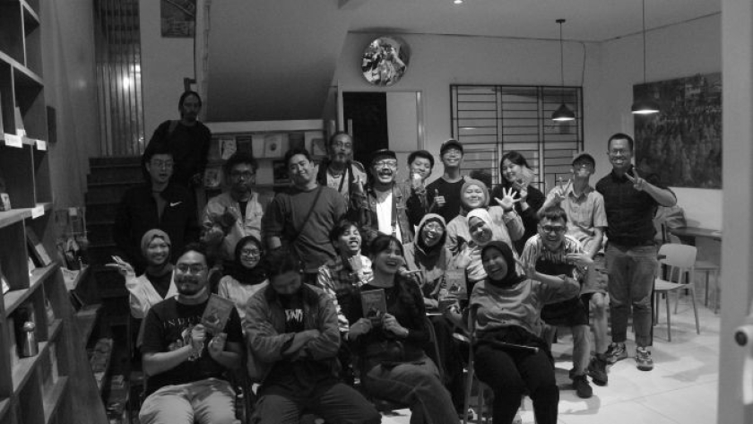 Diskusi dan bedah buku Semoga Skena Mawadah Warahmah di Perpustakaan Bunga di Tembok, Bandung, Sabtu, 18 Juli 2026. (Foto: Niken Donamor/BandungBergerak)