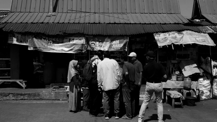 Sosialisasi kompensasi pembangunan Depo BRT bagi pedagang di Terminal Cicaheum, Bandung, Jumat, 24 Juli 2026. (Foto: Femmi Trimartsyah/BandungBergerak)