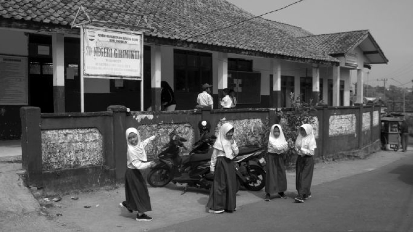 SDN Girimukti, Kampung Rajamandala, Desa Mandalamukti, Kecamatan Cikalong Wetan, Kabupaten Bandung Barat, Senin, 27 Juli 2026. (Foto: Prima Mulia/BandungBergerak)