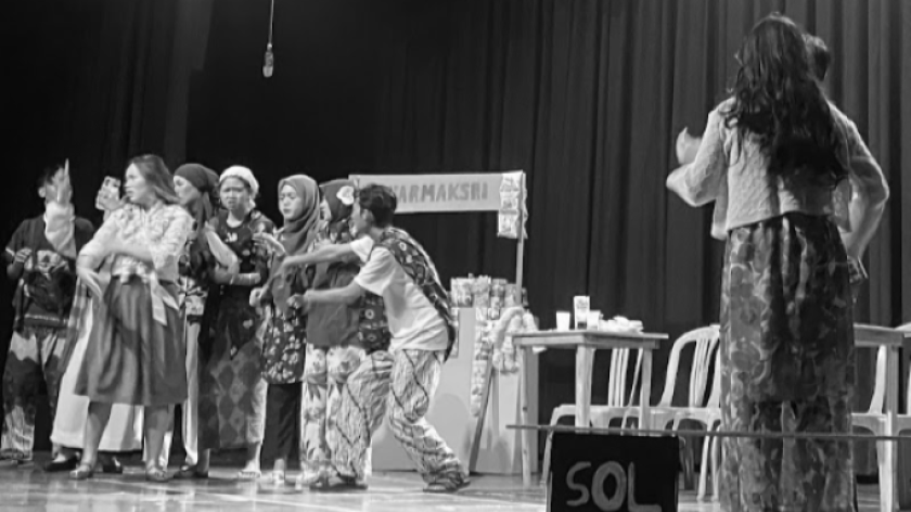 Pagelaran teater berlakon Sapu tangan Jelaga di Padepokan Seni Mayang Sunda, Bandung. (Foto: Anisa Putri Balqis/BandungBergerak)