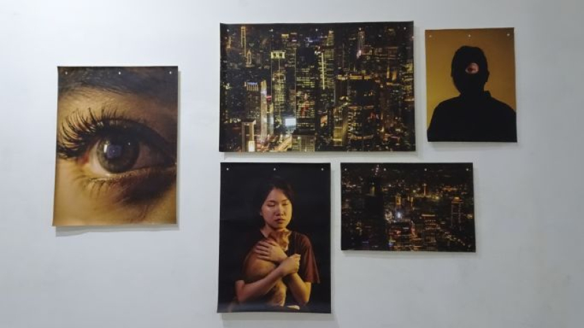 Pameran tentang dampak AI terhadap kelas pekerja di Rugos Space, Bandung, Sabtu, 8 Agustus 2026. (Foto: Retna Gemilang/BandungBergerak)