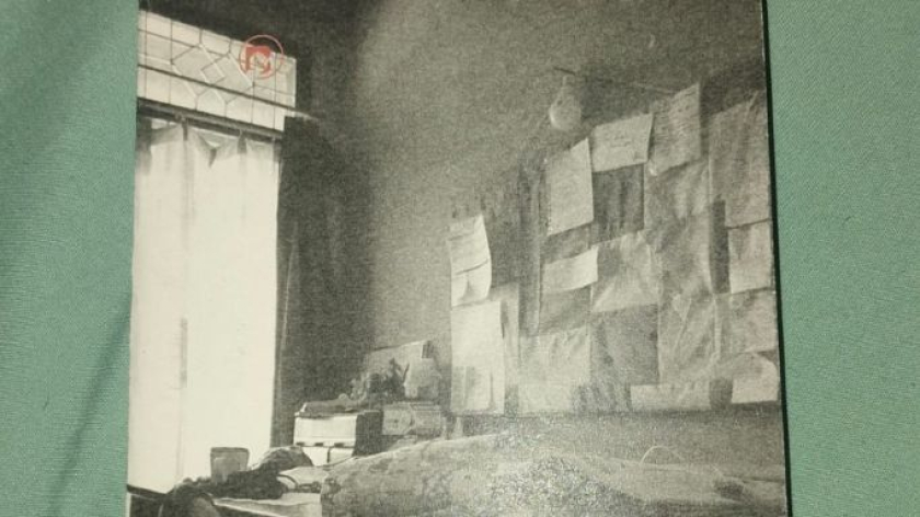 Salah satu karya dalam Zine Foto Tumpah Ru(m)ah yang didiskusikan di Perpustakaan Bunga di Tembok, Bandung, Sabtu, 15 Agustus 2026. (Foto: Riyan D Apriliyana/BandungBergerak)