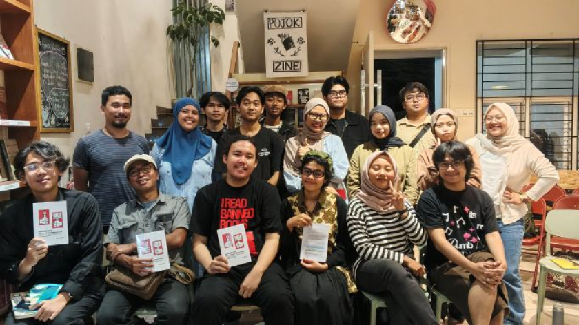 Diskusi Sabtu Sore Menelusuri Jejak Turba Lekra di Jawa Barat di Perpustakaan Bunga di Tembok, Bandung, Sabtu, 22 Agustus 2026. (Foto: Riyan D Apriliyana/BandungBergerak)