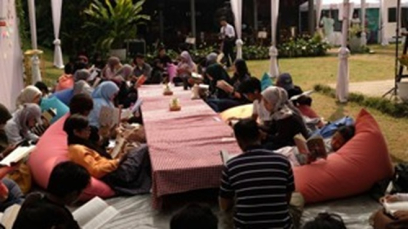 Silent reading bersama komunitas Baca di Bandung. (Foto: Dokumentasi Iqa Kinanti Nandakasih)