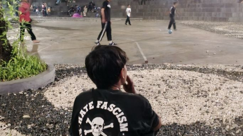 Sepak bola jalanan komunitas Friday Football Street (FFS)  di Taman Musik, Jumat, 4 September 2026. (Foto: Ryan D Apriliyana/BandungBergerak)