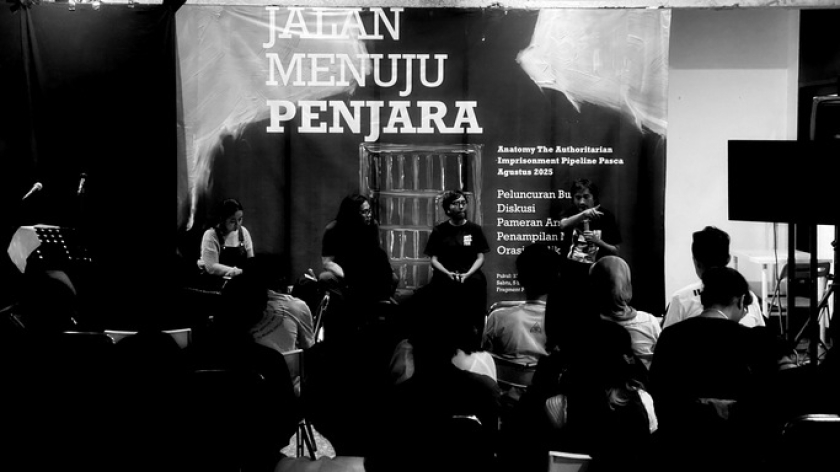 Peluncuran dan diskusi buku Jalan Menuju Penjara: Anatomi The Authoritarian Impersonment Pipeline Pasca-Agustus 2025 di Bandung, Sabtu, 5 September 2026. (Foto: Yopi Muharam/BandungBergerak)