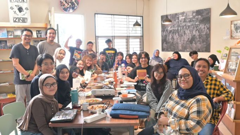 Peserta Kelas Arsip #1: Mengakrabi Pengarsipan,  di Perpustakaan Bunga di Tembok (BDT) Minggu, 13 September 2026. (Foto: Niken Donamor/BandungBergerak)