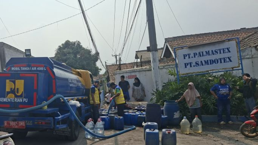 Antre air bersih di Kampung Ciginting, Desa Cangkorah, Kecamatan Batu Jajar, Kabupaten Bandung Barat, Kamis, 17 September 2026. (Foto: Jawahir Almaani/BandungBergerak)
