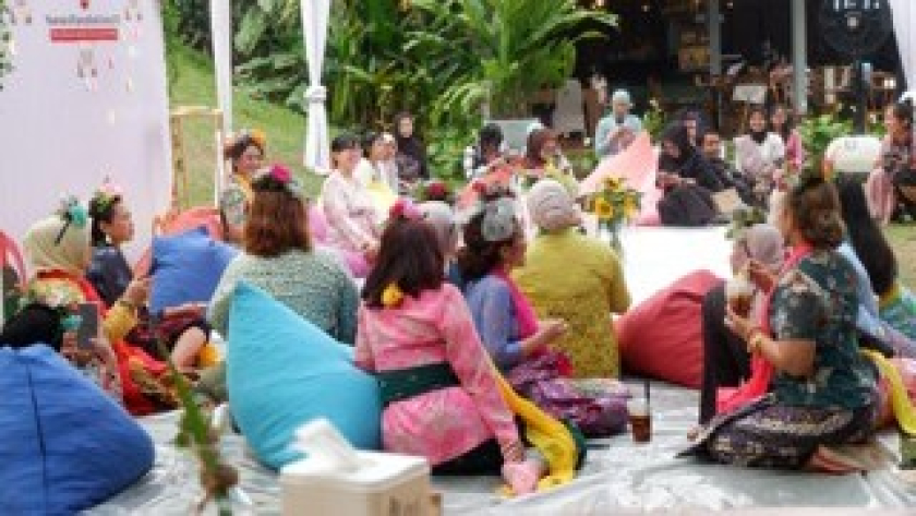 Hot Mamah Dance Club di pesta literasi NDBF 7.0. (Foto: Tim Dokumentasi NDBF 7.0)