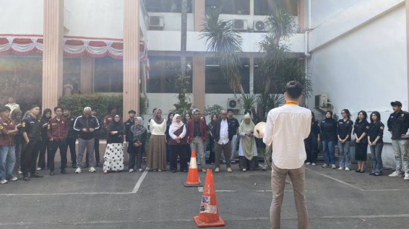 Mahasiswa menggelar aksi demonstrasi di pelataran Kampus 1 Unpas, Lengkong, Bandung, Rabu, 14 Oktober 2026, terkait isu kekerasan seksual. (Foto: Yopi Muharam/BandungBergerak)