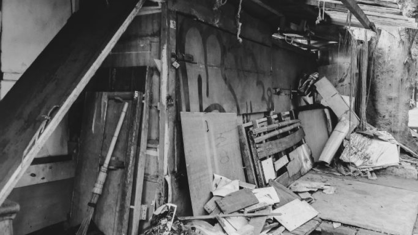 Bekas kios lapak buku di Jalan Dewi Sartika, Kamis siang, 15 Oktober 2026. (Foto: Riyan D Apriliyana/BandungBergerak)