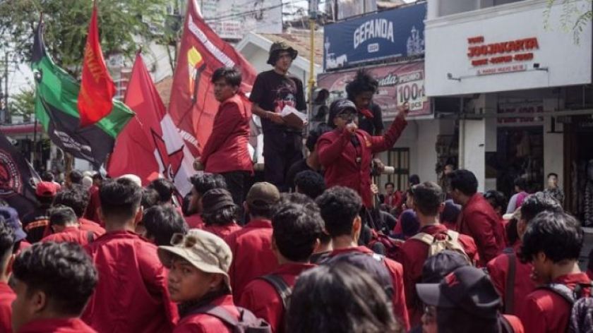 Aksi massa di Yogyakarta dalam momentum dua tahun pemerintahan Prabowo-Gibran, Selasa sore, 20 Oktober 2026. (Foto: Virliya Putricantika/BandungBergerak)