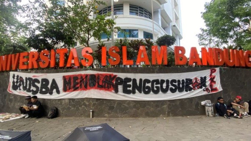 Aksi Kamisan Unisba, Jalan Tamansari, Bandung, Kamis, 22 Oktober 2026. (Foto: Yopi Muharam/BandungBergerak)