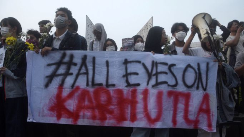 Akademisi dan mahasiswa dari sejumlah kampus menggelar mimbar bebas dan doa bersama di Monumen Perjuangan Rakyat Jawa Barat di Bandung, Jumat, 23 Oktober 2026. (Foto: Prima Mulia/BandungBergerak)