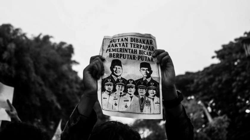 Poster di aksi peringatan Sumpah Pemuda Yogyakarta, Rabu siang, 28 Oktober 2026. (Foto: Virliya Putri Cantika/BandungBergerak)