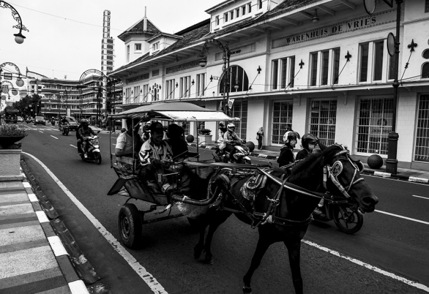 Jalan Asia Afrika merupakan salah satu tempat bersejarah di Bandung (Foto: Iqbal Kusumadirezza)