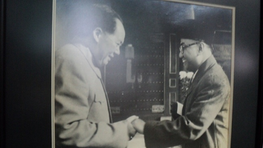 Cak Roes dan Mao Tse Tung. (Sumber Foto: Deni Rachman)