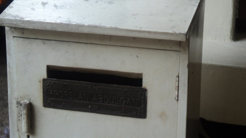 Kotak surat bertuliskan Roeslan Abdulgani, sang empunya rumah. (Sumber Foto: Deni Rachman) 