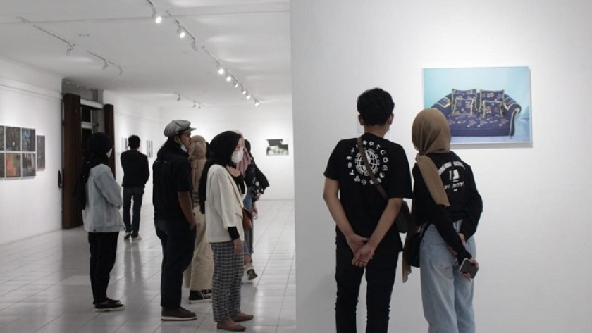 Suasana pameran foto Paradigma yang diselenggarakan oleh komunitas Photos Speak di Dago Thee Huis, Maret 2021. (Foto: dokumentasi Photos Speak)