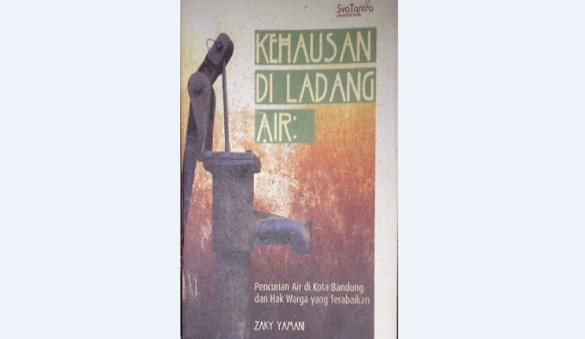 Buku Kehausan di Ladang Air: Pencurian Air di Kota Bandung dan Hak Warga yang ditulis Zaky Yamani (terbit 2012). 