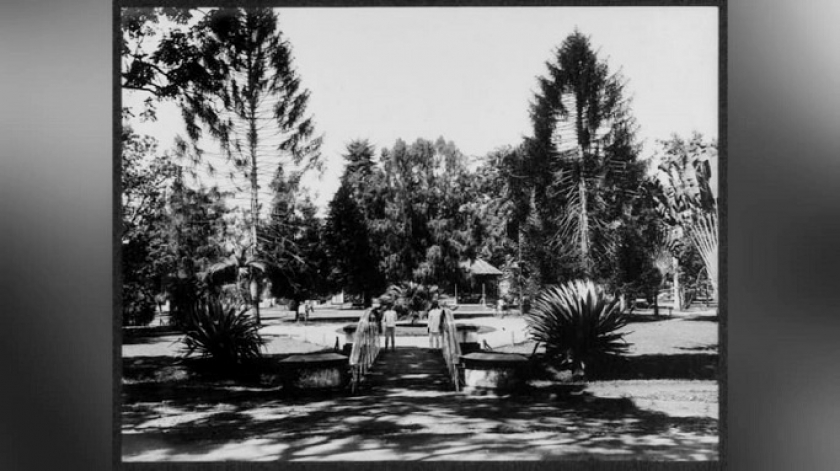 Pieterpark, kini Taman Balaikota Bandung. Foto diambil tahun 1920. (Sumber digitalcollections.universiteitleiden.nl)