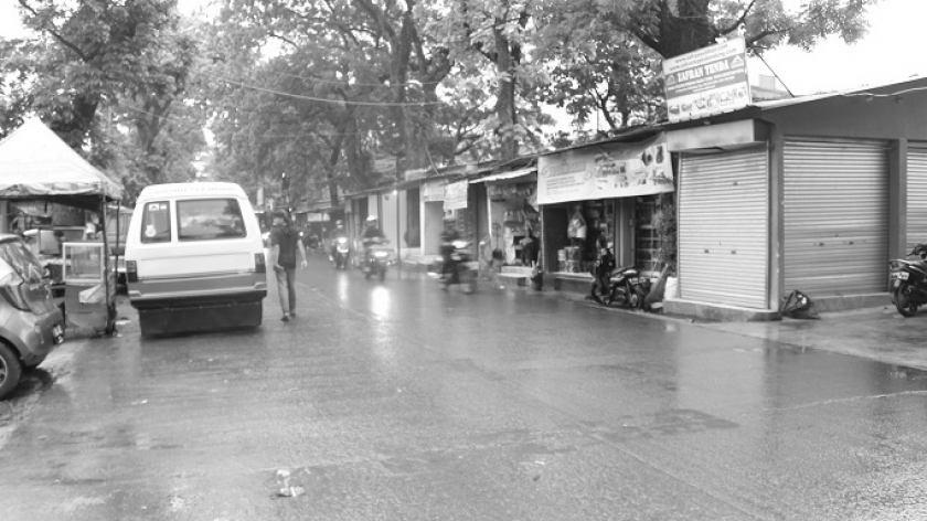 Jalan Arjuna, Kota Bandung, akan terdampak pembangunan jalan layang Ciroyom. (Foto: Emi La Palau/BandungBergerak.id)