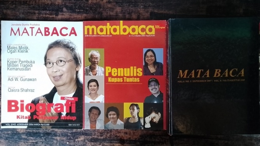 Matabaca edisi Desember 2006 awal pemuatan tulisan penulis, Matabaca edisi Desember 2008, akhir tulisan penulis dimuat, dan bundel Matabaca Vol.6/ 2007-2008 (Koleksi: Pabukon Hanca)