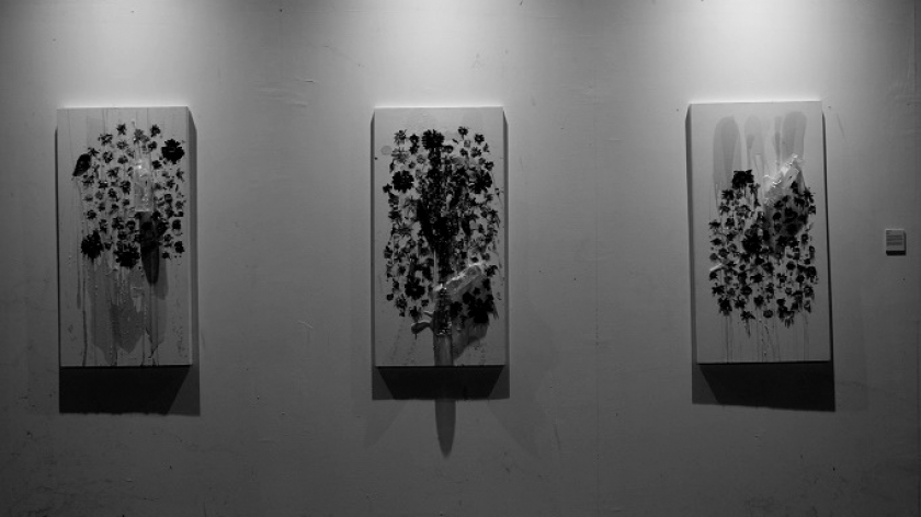 Pameran Ajeg Melampaui Diri di Bioskop Dian atau Radio City, Jalan Dalem Kaum No 58 Bandung. (Foto: Reza Khoerul Iman/BandungBergerak.id)