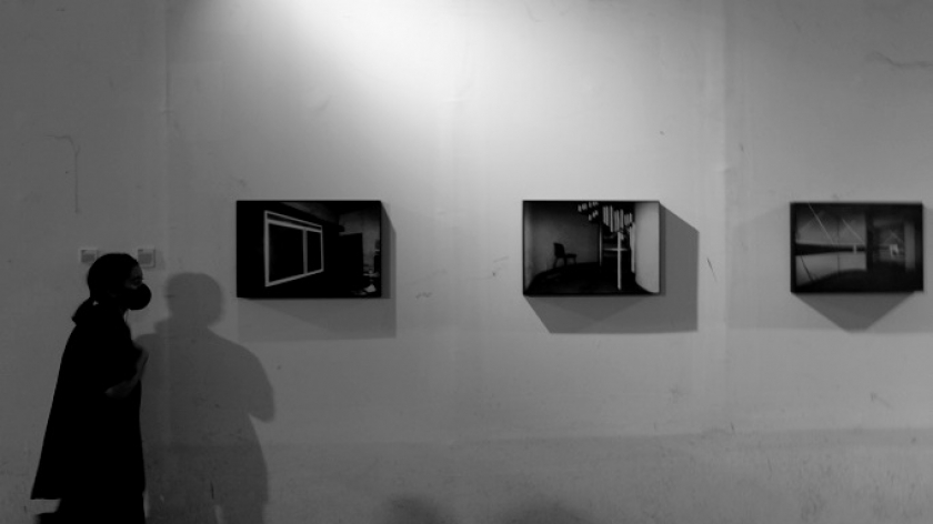 Pameran Ajeg Melampaui Diri di Bioskop Dian atau Radio City, Jalan Dalem Kaum No 58 Bandung. (Foto: Reza Khoerul Iman/BandungBergerak.id)