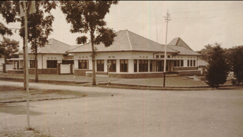 Rumah-rumah milik orang Eropa di Indisch Bronbeek (Jalan Sukajadi) sekitar tahun 1930. (Sumber: KITLV 116029)