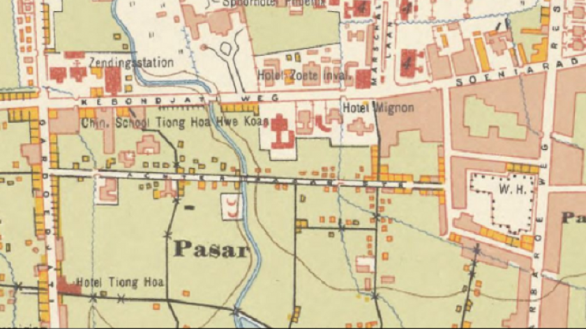 Sekitar tahun 1910, di sekitar Kompleks Babatan baru ada Achter Pasarstraat, Gardoedjatiweg, Kebon Djatiweg, dan Pasarbaroeweg. (Sumber: Peta Bandoeng en Omstreken, 1910)