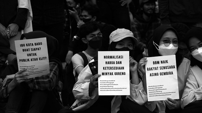 Mahasiswa Dan Rakyat Bandung Turun Ke Jalan Mengkritik Pemerintahan ...