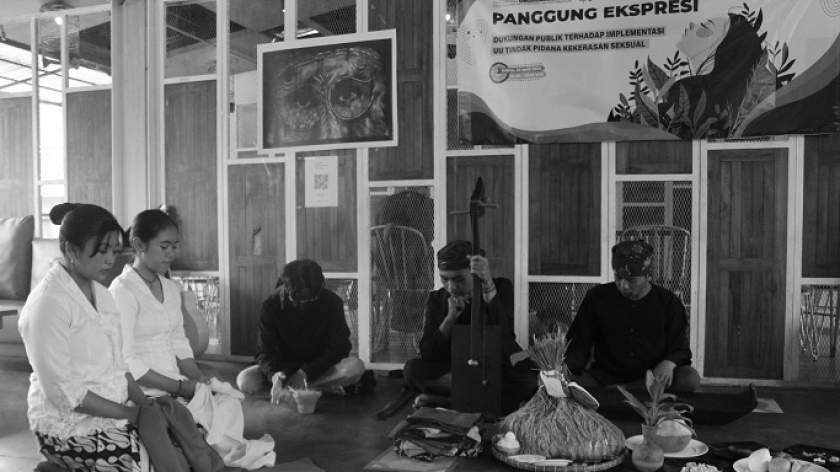 Konsolidasi Komnas Perempuan dan Panggung Ekspresi mengawal implementasi UU TPKS di Foudcourt Kanaya, Jalan Cikutra, Kota Bandung, Sabtu (23/4/2022). (Foto: Emi La Palau/BandungBergerak.id)