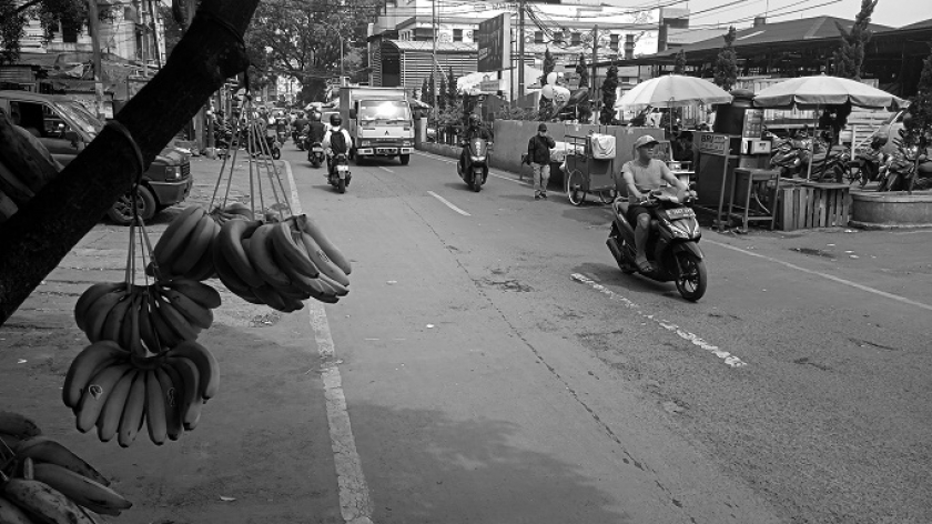 Jalan Sederhana, Kota Bandung, Minggu (12/6/2022). Jalan ini bagian dari Plan Cipaganti dengan ciri khas nama jalan yang berasal dari sifat-sifat baik manusia. (Foto: Prima Mulia/BandungBergerak.id) 