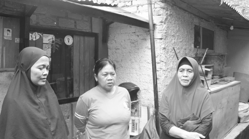 Putusan PK Mahkamah Agung yang memenangkan Heri Hermawan Muller cs membuat warga Dago Elos resah dan sakit hati. Mereka siap mempertahankan tanah dan rumah, Senin (13/6/2022). (Foto: Emi La Palau/BandungBergerak.id)