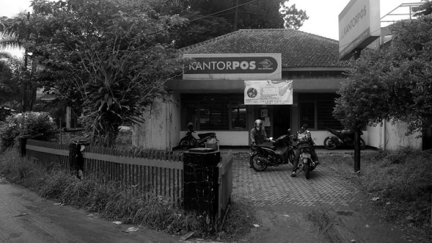 Fasilitas publik berupa Kantor Pos di wilayah Dago Elos, Kota Bandung, Rabu (15/6/2022). Terminal Dago termasuk ke dalam lahan sengketa antara warga dan ahli waris. (Foto: Prima Mulia/BandungBergerak.id)