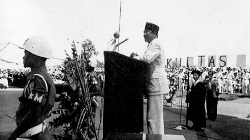 Sukarno saat meresmikan ITB didirikan 3 Juli 1920. Awalnya, De Techniche Hoogeschool te Bandung (TH) atau ITB hanya berupa satu fakultas teknik. (Sumber: ITB)