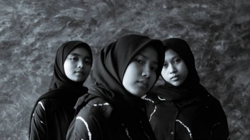 Voice Of Baceprot (VOB), band metal yang dibentuk tahun 2014. Personel VOB terdiri dari Firda &ldquo;Marsya&rdquo; Kurnia (gitar dan vocal), Widi Rahmawati (bass), dan Euis Siti Aisyah (drum). (Sumber Foto: Instagram Voice Of Baceprot)