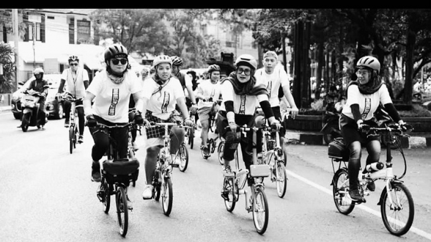  Sejumlah pesepeda sedang bergowes di salah satu ruas jalan di Kota Bandung. (Sumber: Bike To Work Bandung)