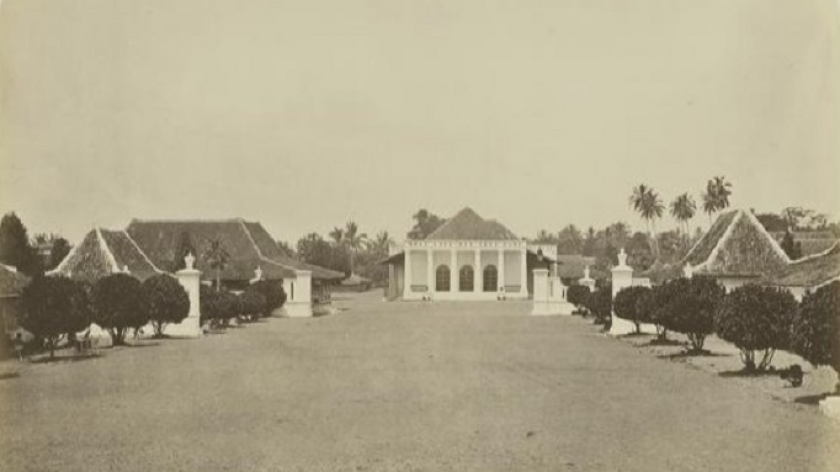 Kediaman Bupati Tjiandjoer. Foto koleksi Woodbury & Page (Batavia) diterbitkan sebelum tahun 1874. (Koleksi KITLV 26687, Sumber digitalcollections.universiteitleiden.nl)