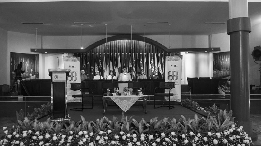 Diorama suasana pertemuan kepala negara dalam Konferensi Asia Afrika yang diselenggarakan April 1955 menjadi latar diskusi Museum Konfererensi Asia Afrika (MKAA) Menyapa, Bandung, Jumat (24/2/2023). (Foto: Virliya Putricantika/BandungBergerak.id)