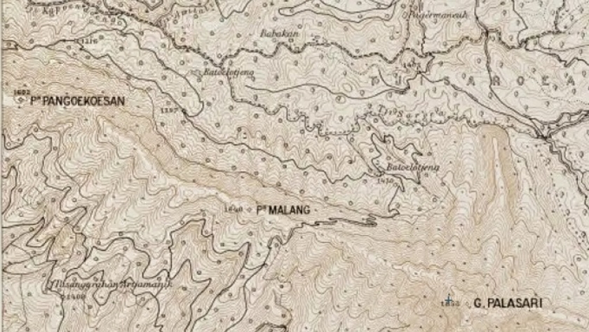 Bagian Topograpic Maps nomor seri 04854-074 berskala 1:20.000 terbitan tahun 1910 menyajikan Pasir Pangukusan berada di atas punggungan Patahan Lembang bersama Pasir Malang dan Gunung Palasari (Sumber: Ubl.webattach.nl)