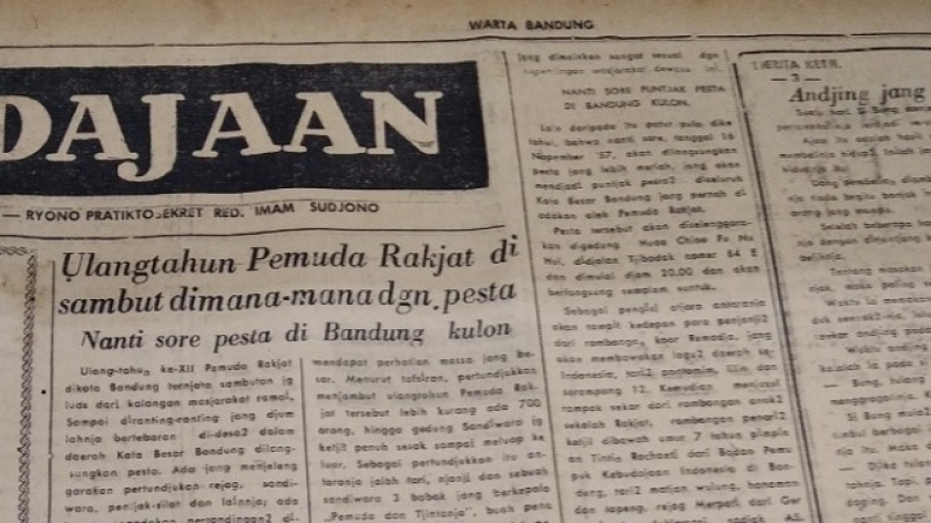 Surat kabar Warta Bandung memberitakan peringatan ulang tahun Pemuda Rakjat dengan menggelar pesta di Bandung Kulon. (Foto: Dokumentasi Yogi Esa Sukma Nugraha)