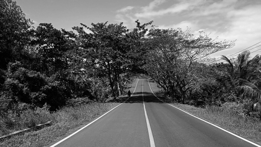 Jalan mulus Lintas Pantai Selatan Jawa Barat di Cidaun, Cianjur, Selasa (27/6/2023). (Foto: Prima Mulia/BandungBergerak.id)