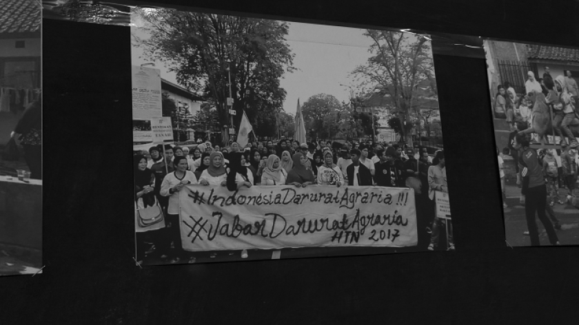 Foto yang dipajang di Balai RW 02 Dago Elos, Bandung, mewarnai Festival Kampung Kota 2023, Rabu (26/7/2023). (Foto: Audrey Kayla/BandungBergerak.id)