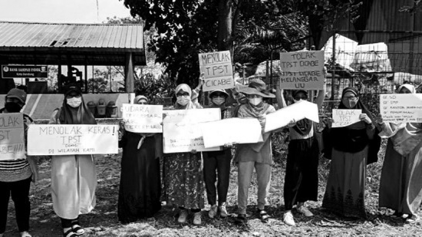 Residents of the City Garden Residence complex in Bandung rejected the plan for the construction of the Tempat Pembuangan Sampah Terpadu (TPST) or Integrated Waste Disposal Site Cicabe on Tuesday, August 22, 2023. (Photo: Residents Documentation)