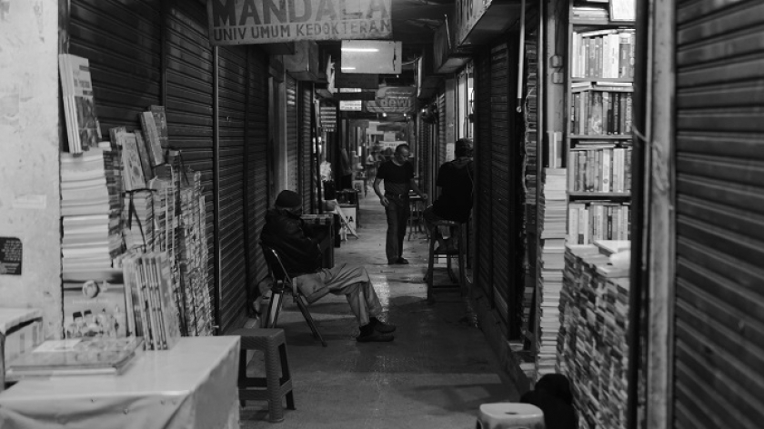 Suasana Pasar Buku Palasari yang kian lengang selama pandemi Covid-19, Kamis (17/6/2021). (Foto: Bani Hakiki)